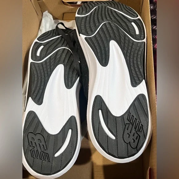 New Balance sneakers size 8.5 women’s - Picture 4 of 8